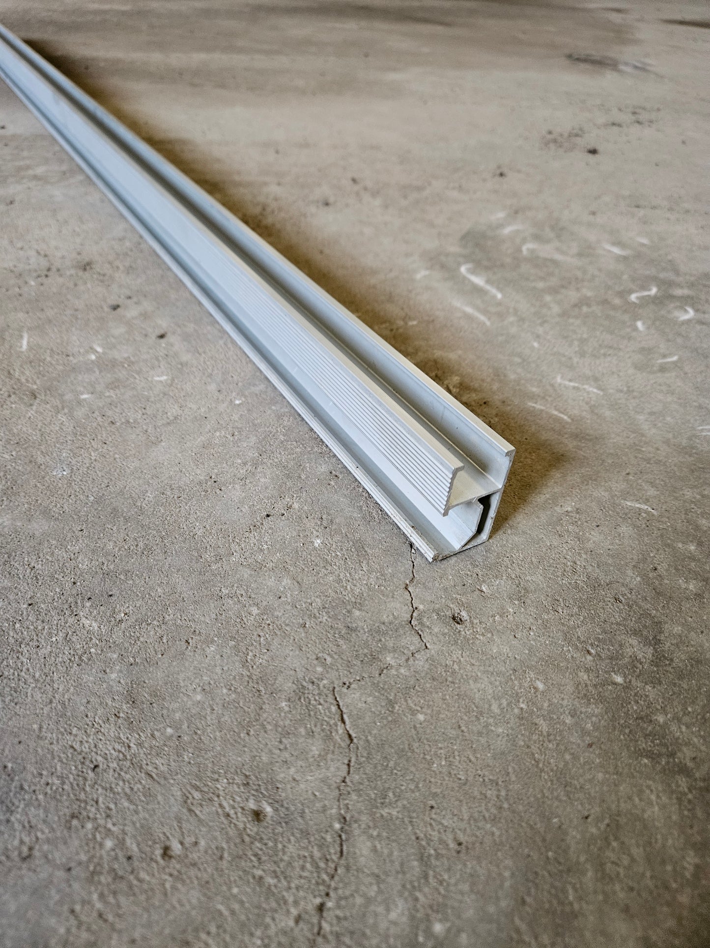 Monteringsskinne 28x45mm