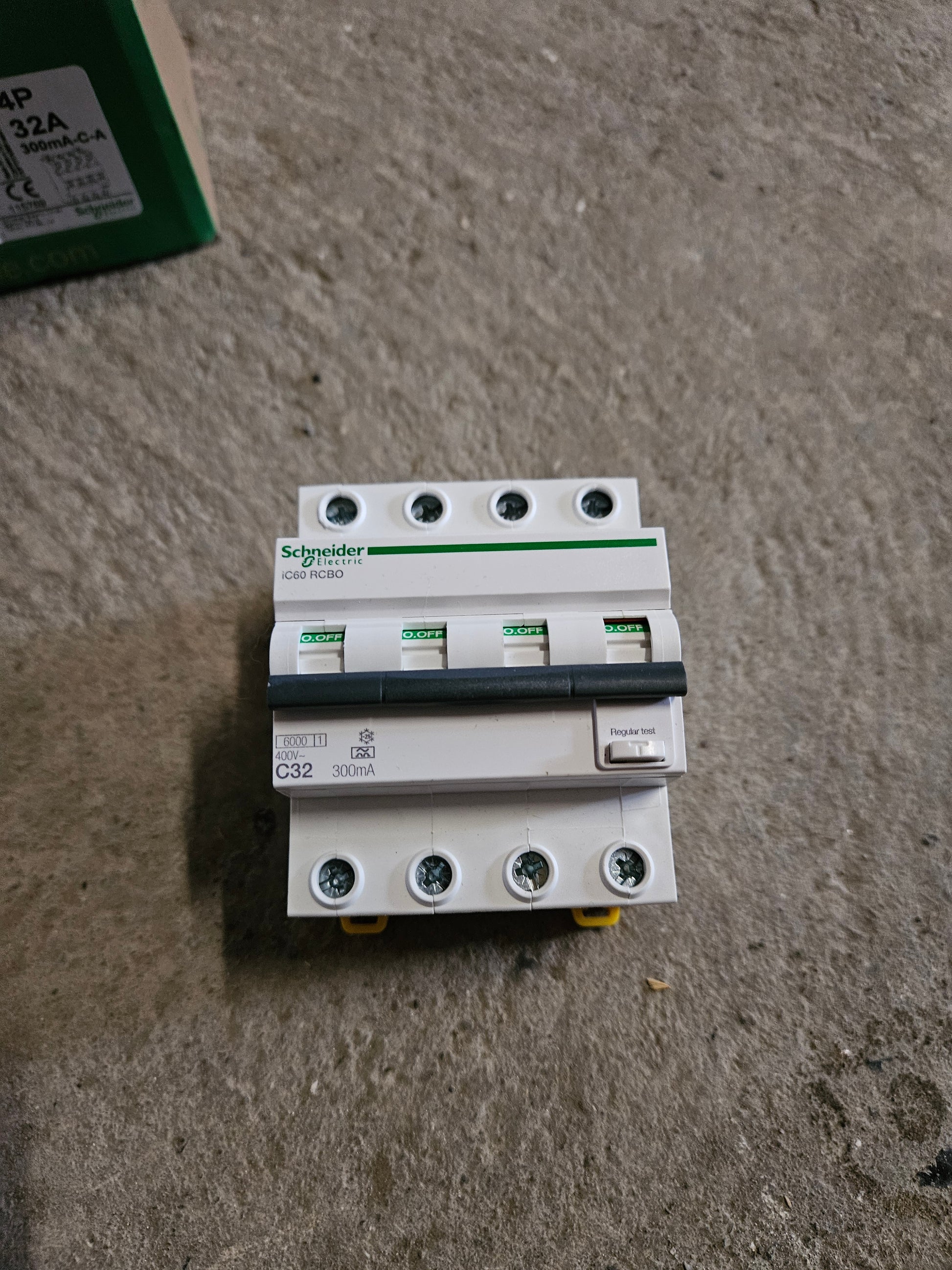 Kombi relæ 4 polet 32A – Stilling Solceller